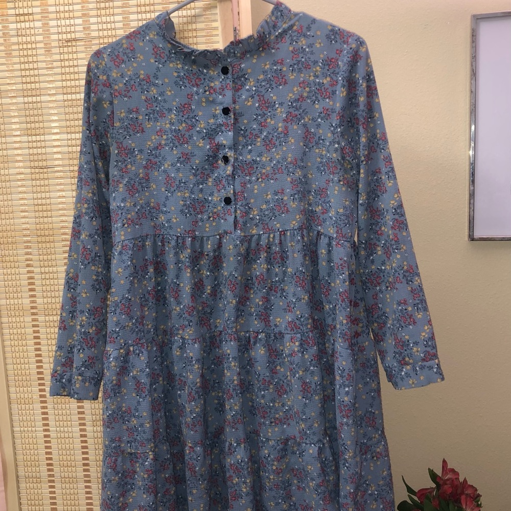 Flowy and cute blue floral dress